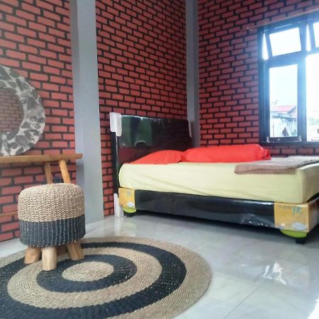 Kurnia Homestay Ternate Esterno foto