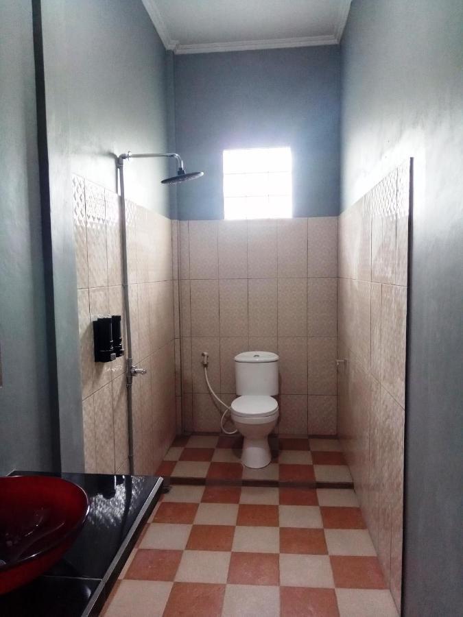 Kurnia Homestay Ternate Esterno foto