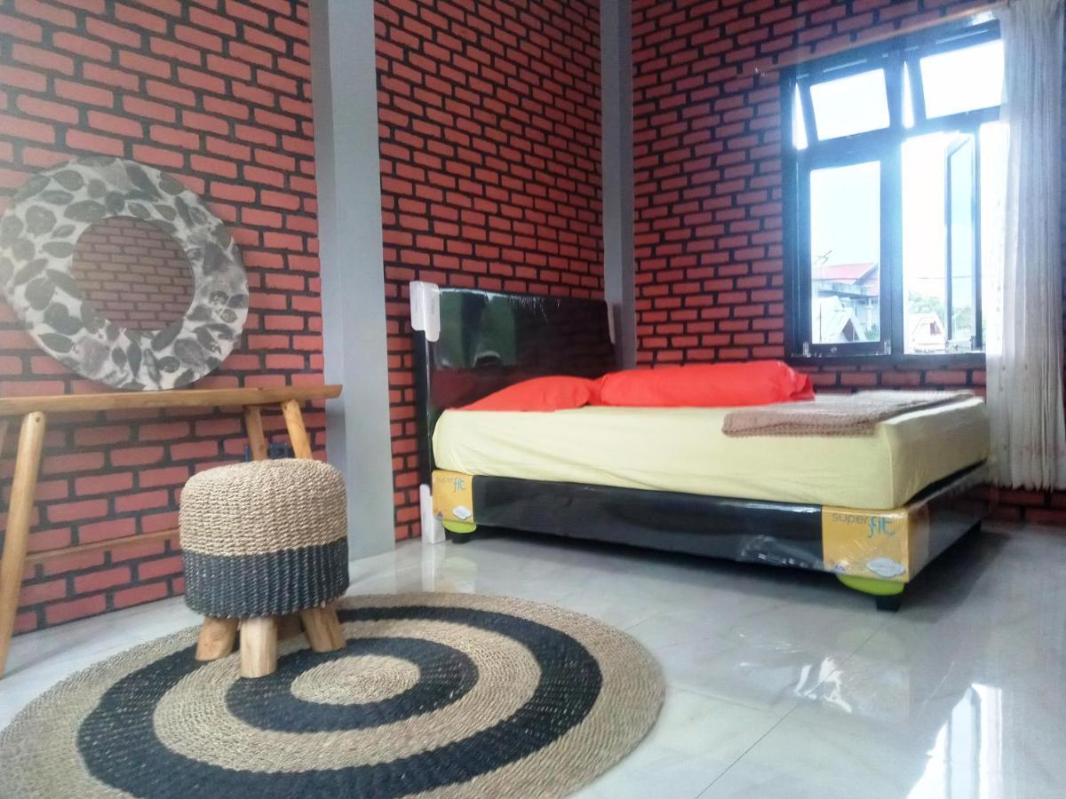 Kurnia Homestay Ternate Esterno foto