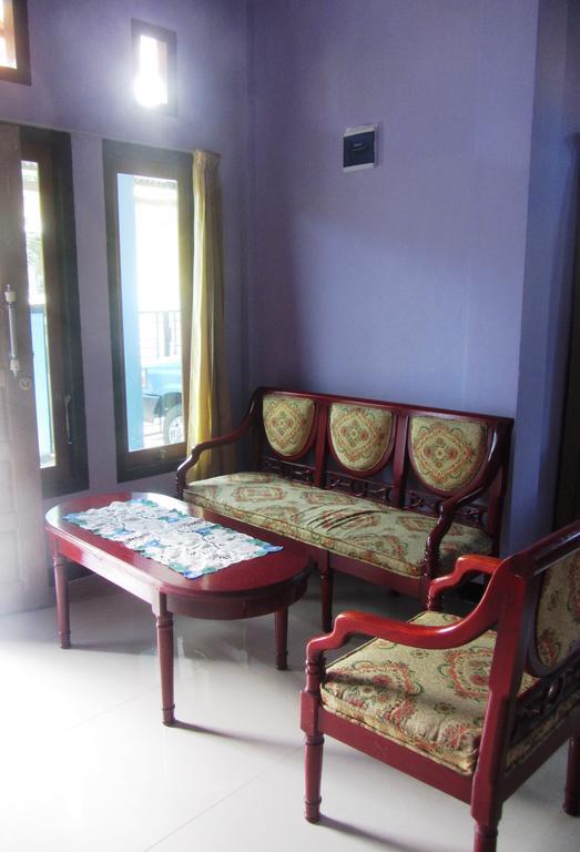 Kurnia Homestay Ternate Esterno foto