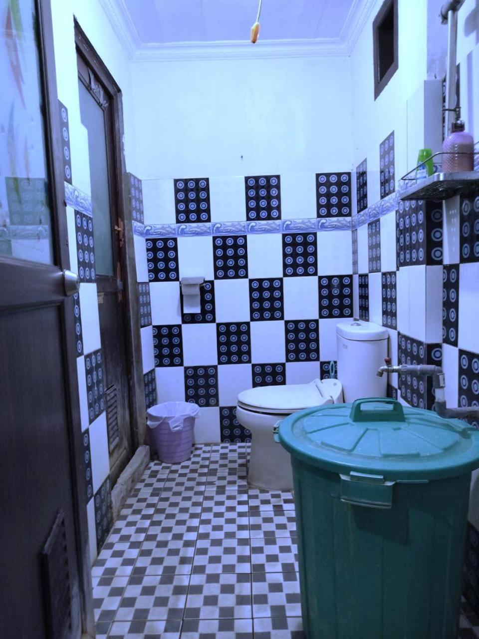 Kurnia Homestay Ternate Esterno foto