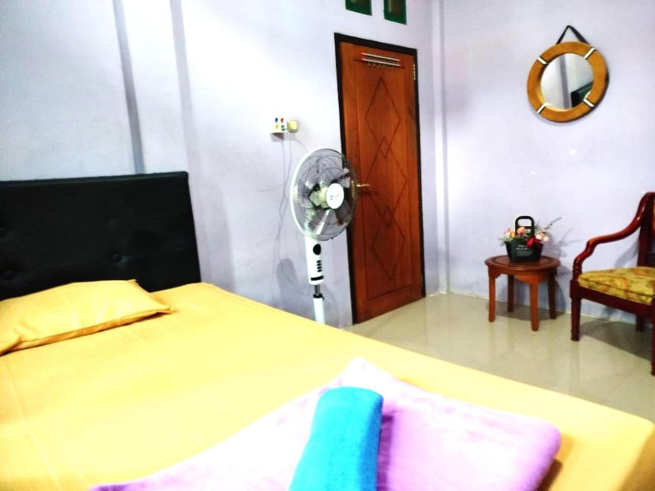 Kurnia Homestay Ternate Esterno foto