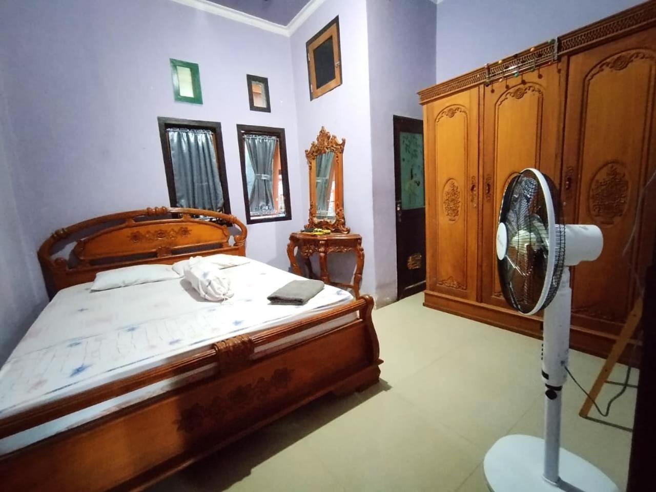 Kurnia Homestay Ternate Esterno foto