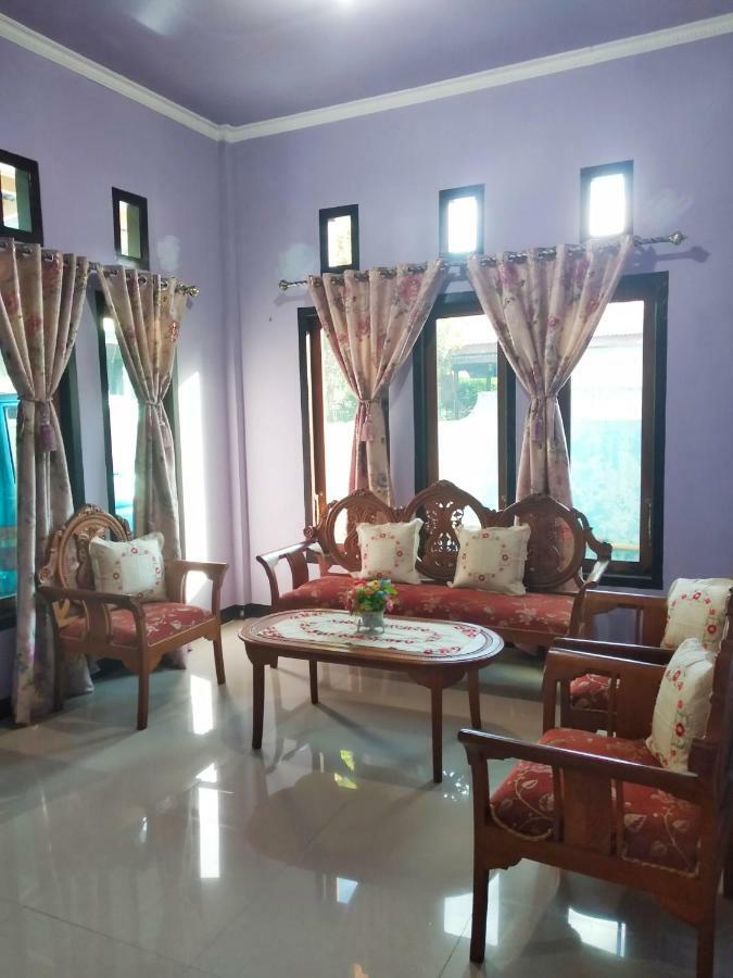 Kurnia Homestay Ternate Esterno foto