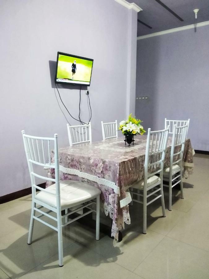 Kurnia Homestay Ternate Esterno foto