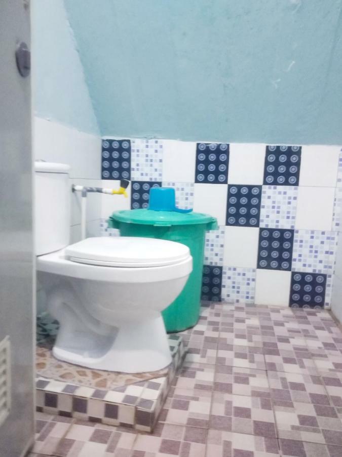 Kurnia Homestay Ternate Esterno foto